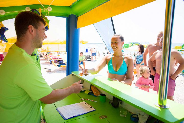 30070 Beach Tent 2018 Ow 003 Small 30070 Beach Tent 2018 Ow 003 Small