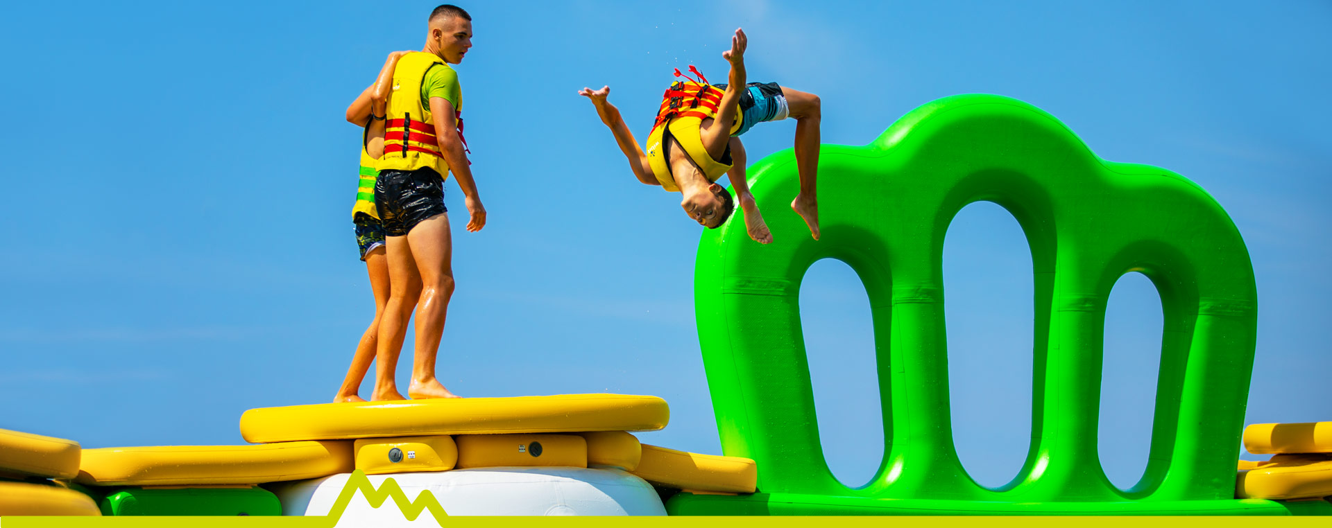 Wibit-Peakz-Knucklebump